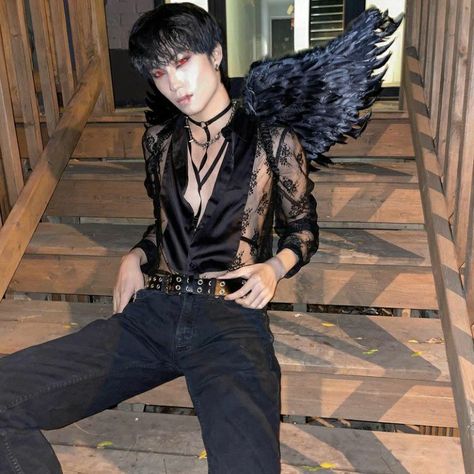 Queer Prom, Dark Angel Costume, Demon Costume, Angel Halloween Costumes, Vampire Costumes, Hot Costume, Genderless Fashion, Angel Outfit, Angel Costume