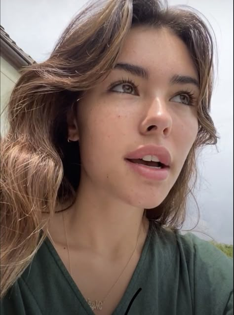 Madison Beer Natural, Brown With Curtain Bangs, Adriana Lima Young, Celebs Without Makeup, Madison Beer Style, Job Inspiration, Eminem Photos, Nose Job, Nails Fashion