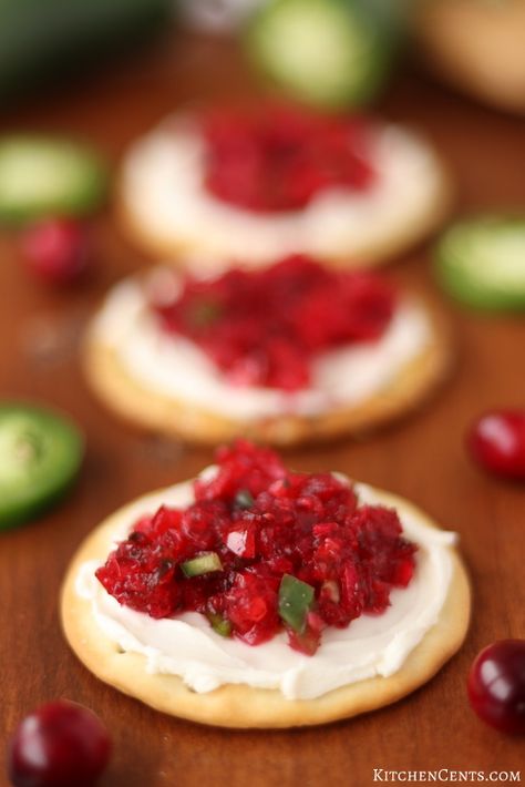 Cranberry Jalapeno Relish, Jalapeno Appetizer, Cranberry Cream Cheese Dip, Jalapeno Relish, Super Easy Appetizers, Cranberry Jalapeño, Cream Cheese Appetizer, Cream Cheese Dip, Holiday Appetizers Recipes