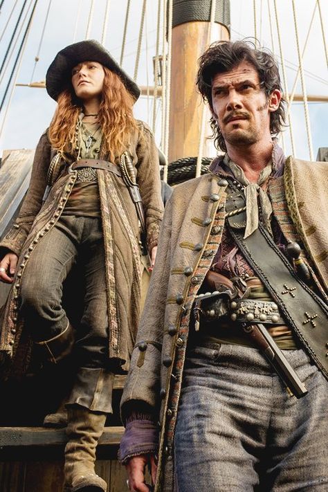 Anne Bonny (Clare Paget) and 'Calico' Jack Rackham (Toby Schmitz) - Black Sails. (I want her garb!) Anne Bonney, Monster Forest, Jack Rackham, Pirate Lady, Mollymauk Tealeaf, Depp Johnny, Black Sails Starz, Clara Paget, Anne Bonny