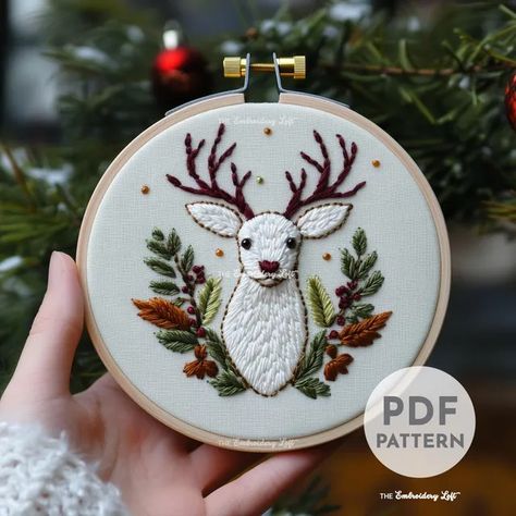 TheEmbroideryLoftCo - Etsy Canada Diy Winter Crafts, Embroidery Hoop Ornaments, Christmas Hand Embroidery, Embroidery Decor, Winter Diy Crafts, Embroidery Ornaments, Winter Embroidery, Hand Embroidery Patterns Free, Holiday Embroidery