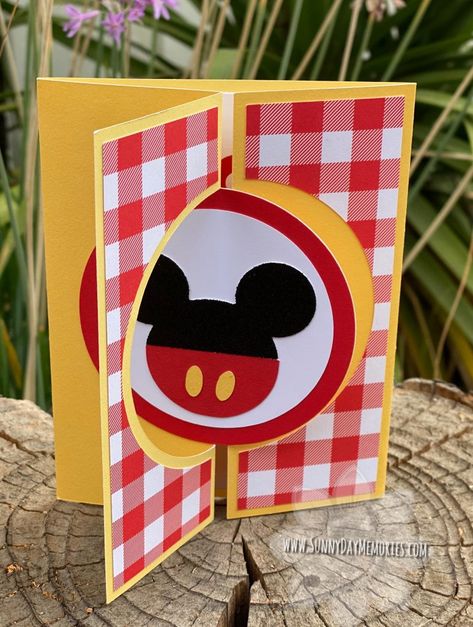 Mickey Mouse Scrapbook Ideas, Mickey Mouse Birthday Card Diy, Mickey Mouse Card Ideas, Children’s Handmade Birthday Cards, Mickey Mouse Birthday Cards, Mickey Mouse Cards Handmade, Disney Cards Handmade, Mickey Mouse Birthday Card, Mickey Mouse Card