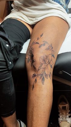 63 Tatters ideas in 2022 | simplistic tattoos, mini tattoos, cute tattoos Worst Tattoos, Tattoos Cute, Basic Tattoos, Hip Thigh Tattoos, Cute Tats, Bad Tattoos, Knee Tattoo, Tattoo Supplies, Simplistic Tattoos