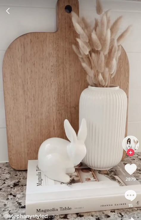 Apartment Easter Decor, Easter Neutral Decor, Neutral Easter Decor Ideas, Neutral Easter, Easter Minimalist, Minimal Easter Decor, Beige Easter Aesthetic, Boho Easter, Brown Easter Aesthetic