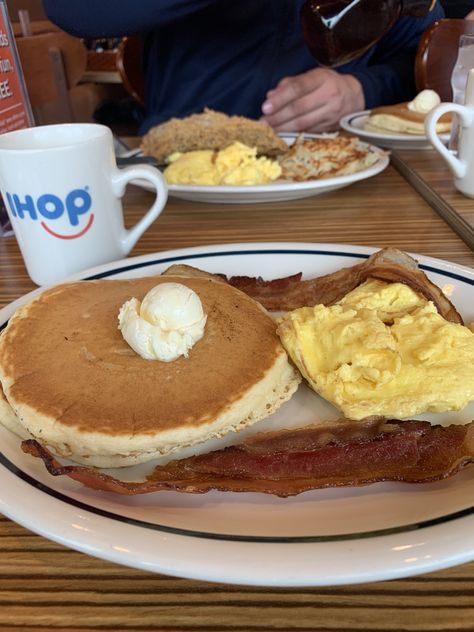 2x2x2 #ihop #eggs #pancakes #bacon #breakfast Ihop Pancakes Aesthetic, Ihop Pancake Recipe, Ihop Food, I Hop Pancake Recipe, Ihop Breakfast, Freakshakes Recipe, Ihop Pancakes, Pancakes Bacon, Breakfast Date