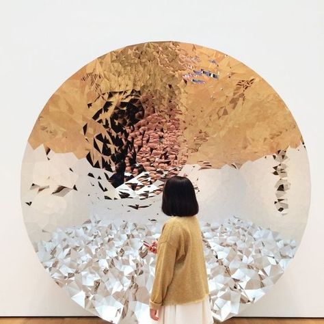 Interaktives Design, Anish Kapoor, Mirror Artwork, Sculpture Installation, Mirror Art, Installation Art, Decorative Painting, The Wall, Sculpture Art