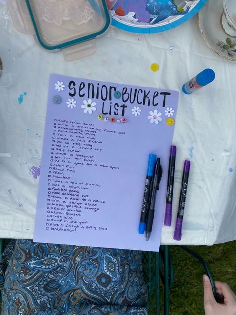 Senior Crafts Ideas, Senior Festivities, Senior Year Bucket List, Senior Activities Ideas High School, Senior Stuff, Senior Year Activities, Senior Year Ideas, Senior Ideas, Senior Year Checklist