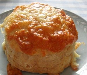 cheese scone Marmite Recipes, Baking Scones, Bread Toppings, Cold Lunch, Meringue Pie Recipes, Cheese Scones, Savoury Biscuits, Savory Scones, Savory Appetizer