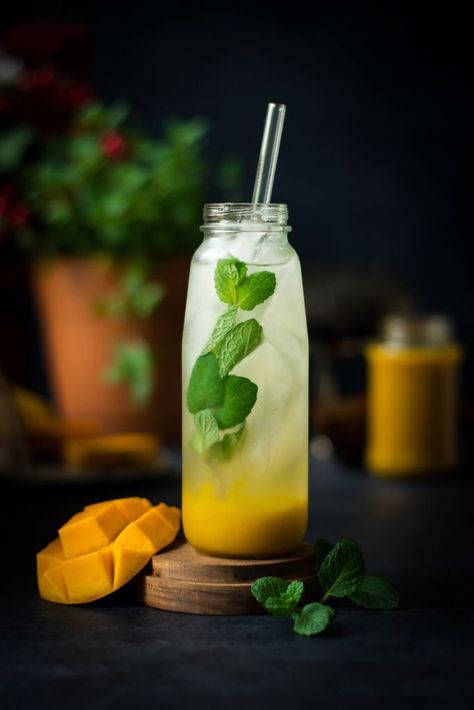 Non-Alcoholic Vanilla Mango Shrubs - it's like a fizzy mango soda, thanks to the Apple cider Vinegar. Fruity, summery & delicious to sip on! Shrubs Recipe, Shrub Recipe, Mango Drinks, Beautiful Food Photography, Drink Photo, Food Photography Tips, Fruit Photography, Food Drink Photography, Fruit Drinks