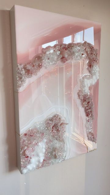 Quartz Decor Crystals, Pink Geode Art, Pink Resin Art, Stone Throne Concept Art, Rose Quartz Counter, Crystal Resin Art, Resin Canvas, Resin Art Canvas, Seni Resin