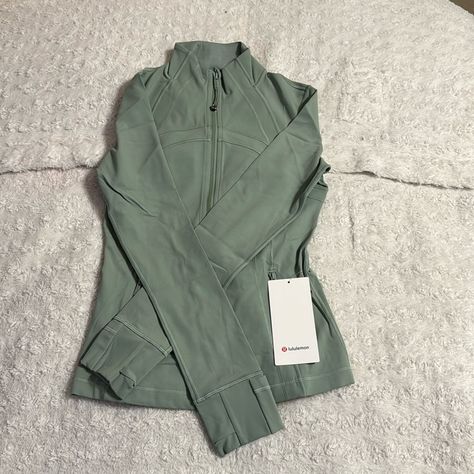 Brand New Lululemon Define Jacket Green Green Lululemon Jacket, Define Jacket Outfit, Lululemon Wishlist, Darby Core, Lululemon Clothes, Adidas Gazelle Outfit, Green Lululemon, Lululemon Outfits, Lululemon Define