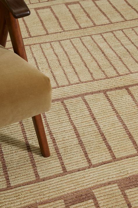 Nebbiolo is a geometric design rendered in trim knots with a contrasting flatweave underlay. Its near-ordered motif conjures fluting, dentils, bookshops… Here in a ivory with pale gold. The Estancia Collection by Mehraban is a group of casually sophisticated rugs in an array of upbeat colorways and design inspirations. Flack Studio, Square Rug, Rug Company, Pale Gold, Luxury Rug, Cool Rugs, Geometric Rug, A Group, Modern Rugs