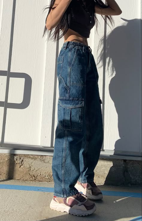 Cargo Jeans Outfit, Looks Pinterest, Swaggy Outfits, Pantalon Large, Looks Chic, Tomboy Fashion, Cargo Jeans, Vintage Designer, Casual Style Outfits