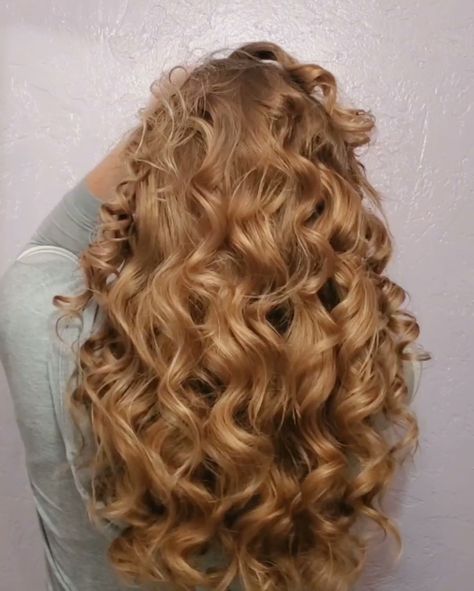 To get these awesome curls, I used the Cozy Curlers tight wrap method overnight! It works great! Thermal Curl Finish, Big Perm Curls, How To Get Tight Curls, Tight Curls For Long Hair, Tight Curls Hairstyle, Big Fluffy Curls, Ringlets Curls, Cozy Curlers, Curls Aesthetic