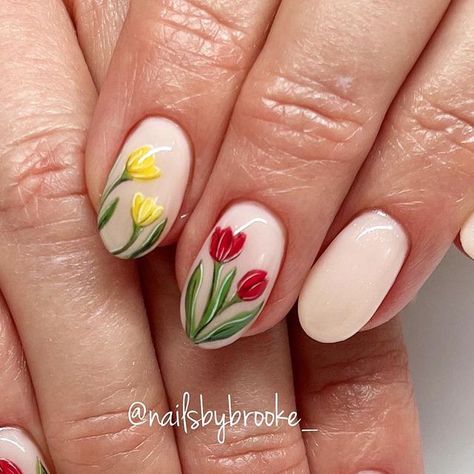 Tulip French Tip Nails, Nail Art Tulips, Tulip Inspired Nails, Tulip On Nails, Tulip Flower Nails, Tulip Acrylic Nails, Tulips On Nails, Tulips Nail Art, Hand Painted Flowers On Nails