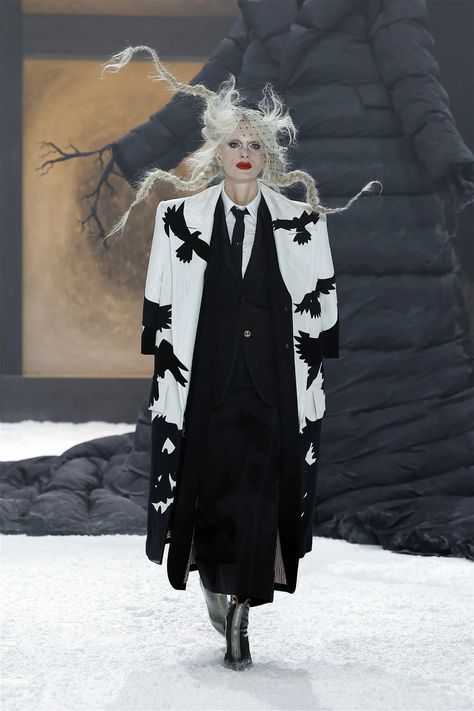 Thom Browne Fashion show, Runway, Ready To Wear Fall Winter 2024, New York Fashion Week, Runway Look New York February, Fashion Week Runway, Large Fashion, Thom Browne, Costume Design, New York Fashion Week, High Fashion, Fall Winter, Ready To Wear