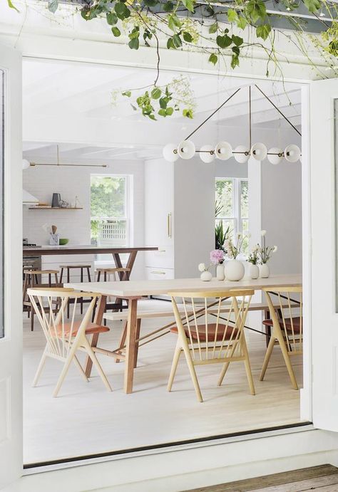 Hamptons meets Scandi in this holiday home, Adding a dash of refined Scandinavian style to this holiday house resulted in a serene space for family time Room Bar Design, Modern Coastal Dining, Modern Coastal Dining Room, Modern Traditional Style, Coastal Dining Room, Coastal Dining, Light Hardwood Floors, Interior Minimalista, Blonde Wood