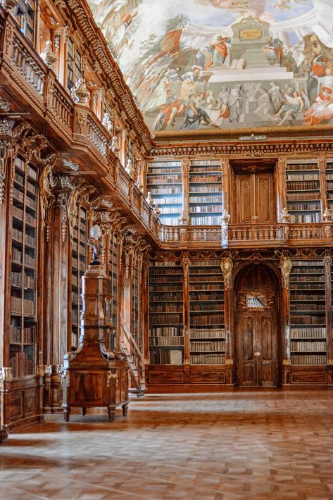 Library Aesthetic Home, Strahov Library, Old Library Aesthetic, Pretty Library, Historic Library, Aesthetic Library, Old Libraries, Dream Library, Light Academia Aesthetic