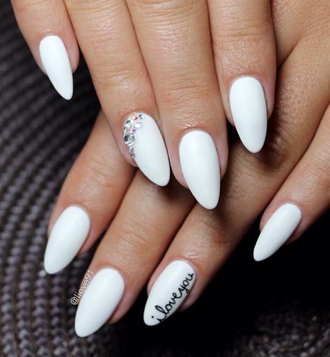 Send message of love whenever you can cause world need love so much. Even on your nail write it. White Oval Nails, Oval Nail Art, Nails Squoval, Classy Almond Nails, Oval Acrylic Nails, White Almond Nails, Oval Nail, Nails Round, Oval Nails Designs