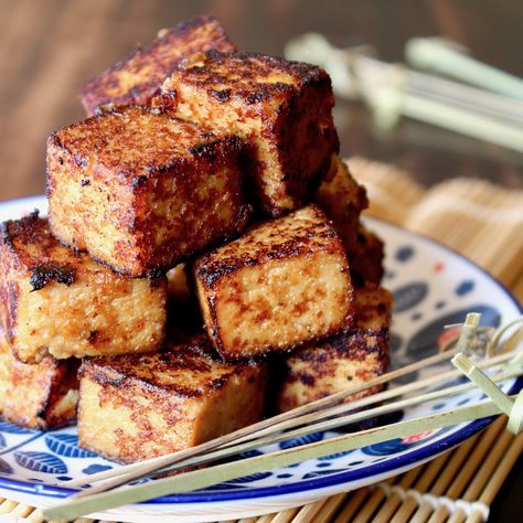 Miso Garlic-Ginger Tofu Miso Tofu, Ginger Tofu, Best Tofu Recipes, Tofu Marinade, Asian Vegetables, Marinated Tofu, Light Salad, Baked Tofu, Asian Flavors