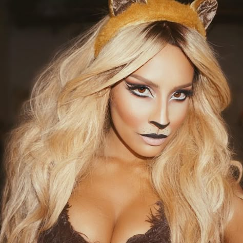 Lion Costume Women, Lion Makeup, Maquillage Halloween Simple, Lion Halloween Costume, Lion Halloween, Make Carnaval, Tiger Costume, Halloween Beauty, Lion Costume