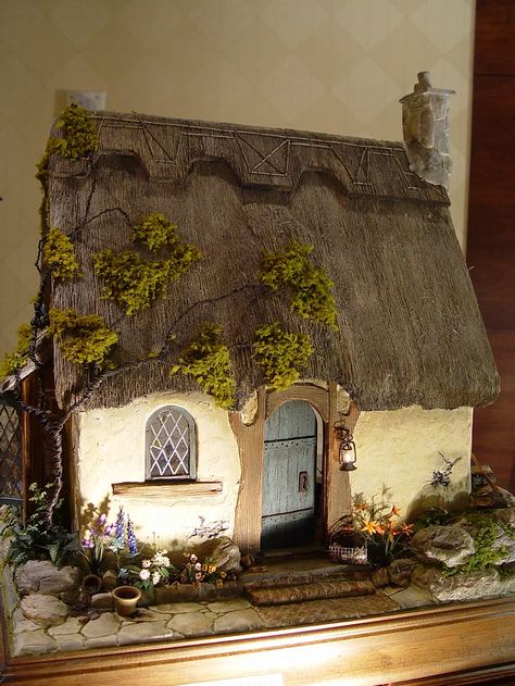 English Thatched Cottage | frogmorton Bday Gift For Boyfriend, Cottage Kits, Clay Fairy, Garden Houses, Style Anglais, Mouse House, Gift Drawing, Christmas Gifts For Coworkers, Thatched Cottage