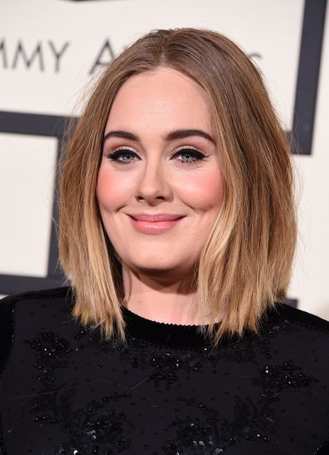 Pin for Later: Every Gorgeous Beauty Look From the Grammys Red Carpet Adele Adele wore her "mum hair" in a textured, tousled lob that evoked a "model-off-duty" look. Adele Haircut, Adele Hair, Red Carpet Beauty, Red Carpet Hair, Celebrity Beauty, Work Inspiration, Celebrity Makeup, Tattoos Ideas, Hair Envy