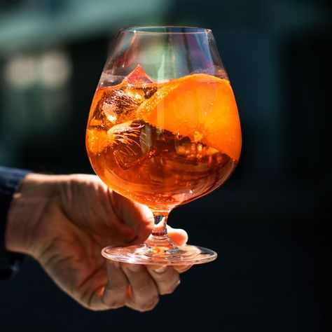 The Aperol Spritz: 6 Things to Know Popular Summer Cocktails, Spritz Cocktail, Most Popular Cocktails, Prosecco Cocktails, Popular Cocktails, Wine Cocktails, Aperol Spritz, Fun Cocktails, Adult Drinks