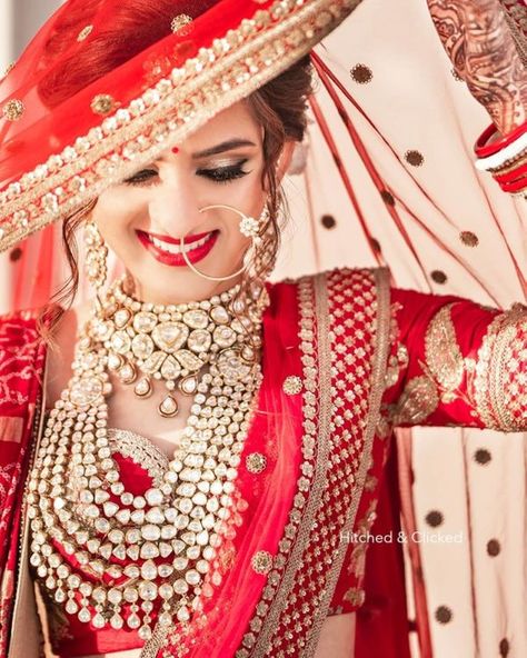 Jewellery To Wear With Your Red, Pink & Ivory Lehengas! भारतीय दुल्हन संबंधी, Wedding Veil Styles, शादी की तस्वीरें, Indian Bride Poses, Indian Wedding Poses, Indian Wedding Bride, Indian Wedding Photography Couples, Bridal Photography Poses, Indian Bridal Photos