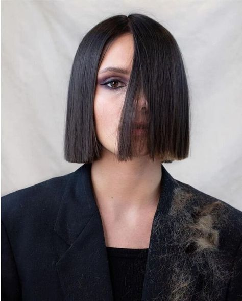 Bob Haircuts 2024 16 Ideas: Classic to Modern Bobs for Every Woman Black Short Bob, Curling Thick Hair, New Trendy Hairstyles, Sleek Bob Hairstyles, Straight Bob Hairstyles, Corte Bob, Black Bob, Girl Haircut, Voluminous Hair