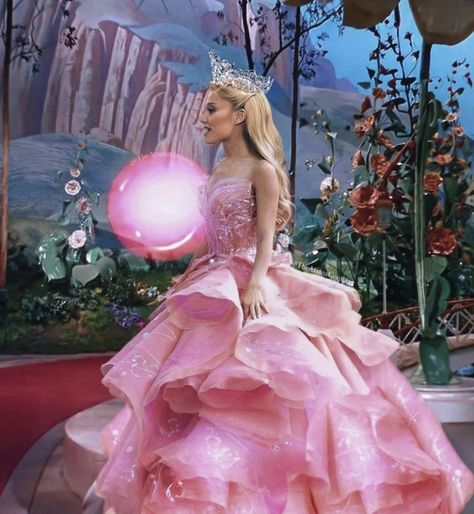 Glenda Aesthetic, Wicked Aesthetic, Glinda The Good, Wicked Musical, Sam & Cat, Glinda The Good Witch, Ariana Grande Cute, Ariana Grande Wallpaper, The Wonderful Wizard Of Oz