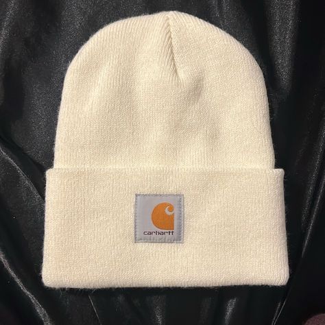 Carhartt Beanie In The Color Winter White. Never Worn Carhartt Hat Women Outfits, White Carhartt Beanie Outfit, Carhartt Hat Women, Beanies Carhartt, White Carhartt Beanie, Carhartt Beanie Outfit, Carhart Beanie, Carhartt Hat, Beanie Outfit