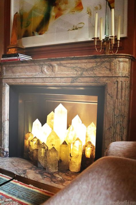 Makes gimme hands! MASSIVE Quartz crystal points in a fireplace backlit with candles -- oooooooo!!! Glamour Decor, The Mantle, Fireplace Logs, Displaying Crystals, Crystals In The Home, Boho Interior, Crystal Decor, A Living Room, Fireplace Decor