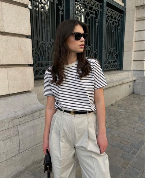 Striped Tshirt Outfits, Heather Core, Normcore Outfits, Striped Sweater Outfit, Striped Tshirt, Ew People, Everyday Fashion Outfits, Minimal Outfit, Phase 2