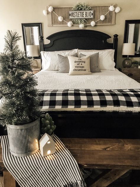 Neutral farmhouse Christmas bedroom with buffalo plaid elements. Winter Bedroom Decor, Black And White Bedroom, Farmhouse Bedroom Decor Ideas, Beautiful Bedroom Decor, Black And White Christmas, Winter Bedroom, Rustic Home Interiors, Christmas Decorations Bedroom, Christmas Bedroom