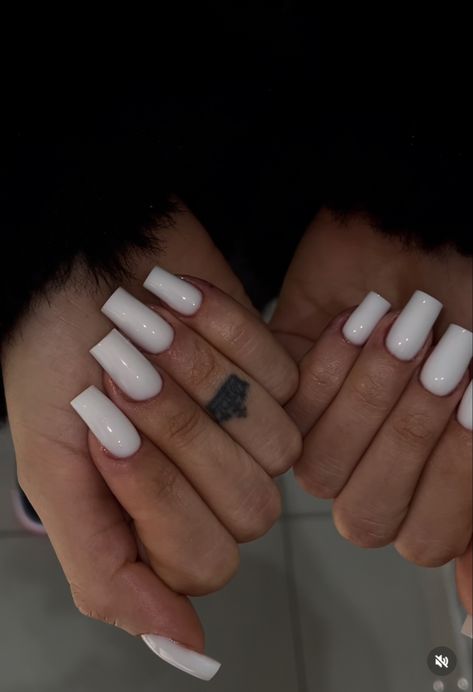 Square Nails Inspo Aesthetic, Fully White Nails, Nails Weiss, Square White Nails, Matte White Nails, Gold Gel Nails, Nail Extensions Acrylic, Solar Nails, Long Nail Designs