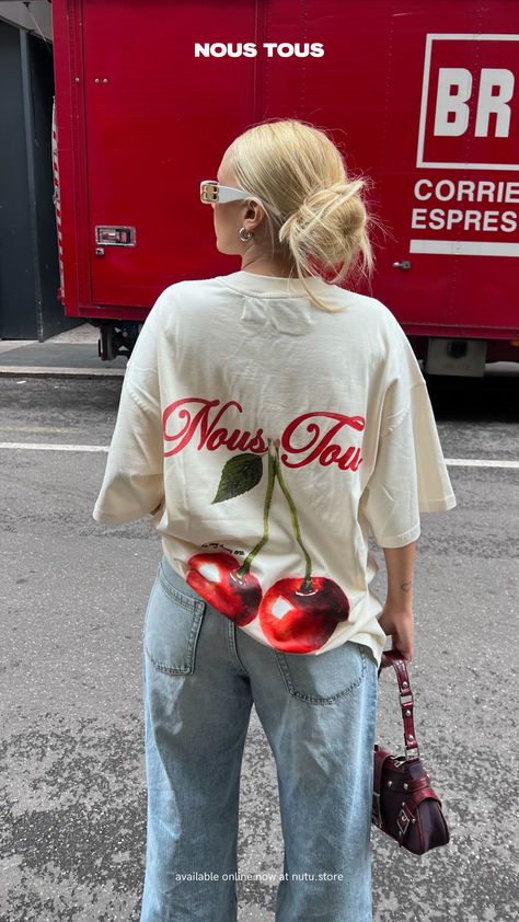 Our super juicy&fresh "IN MY CHERRY ERA" tee has is available on NOUS TOUS store's website❤️‍🔥 This graphic oversized t-shirt is an absolute must-have in ur wardrobe!🪩💗🏄‍♀️ Check out NOW at: https://nutu.store/ Oversized Graphic Tee Aesthetic, Aesthetic Oversized Tee, Oversized Tee Aesthetic, Aesthetic Oversized Shirt, Oversized Aesthetic, Aesthetic Fit, Grafic Tees, Outfit Oversize, Graphic Tee Outfits