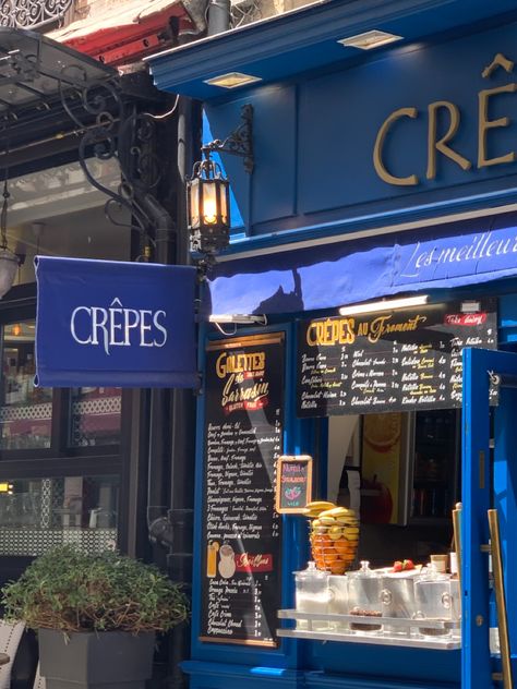 Crepe Shop Design, Crepes Aesthetic, Paris Crepes, Crepes In Paris, Paris Street Food, Crepe Cafe, Crepe Bar, Creative Chaos, French Crepes