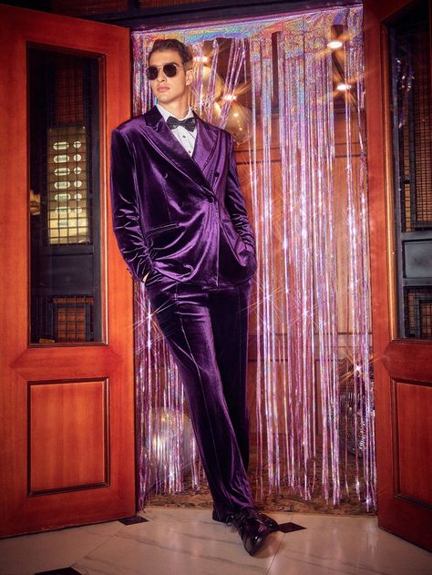 Great Gatsby Themed Party Outfit For Men, Purple Vest Outfit Men, Nye Outfits Men, Velvet Mens Suit, Gala Outfit Men, Purple Suit Men, Velvet Suit Men, Cocktail Party Outfit Men, Carpet Photoshoot