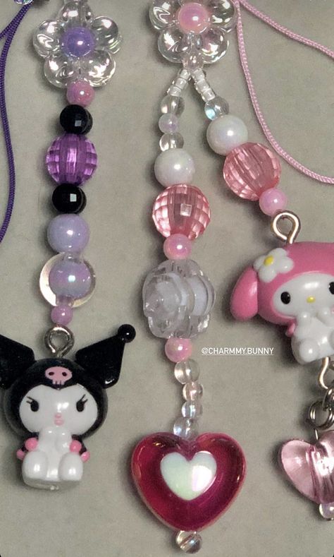 Diy Hello Kitty Keychain, Kuromi Phone Charm, Hello Kitty Keychain, Handmade Crystal Jewelry, Bead Charms Diy, Diy Bracelet Designs, Phone Charms, Handmade Jewelry Tutorials, Hello Kitty Items