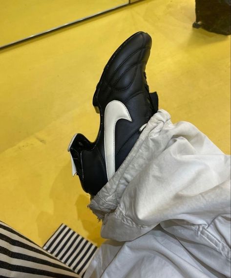 Moma Shoes, Nike Heels, Flare Jeans Outfit, Mom Shoes, Shoes Too Big, Archive Fashion, Mens Outfit Inspiration, Shoe Inspo, Aesthetic Shoes