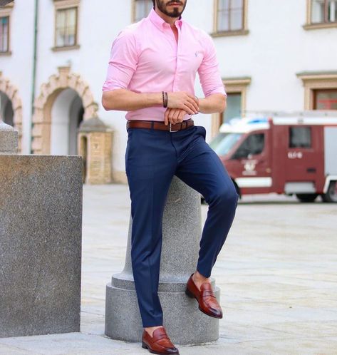 Shirt Combination Men, Mens Formal Outfits, Pink Shirt Men, Business Casual Attire For Men, Casual Wedding Attire, Formal Dresses For Men, Mens Dress Outfits, Stylish Shirts Men, Mens Smart Casual Outfits