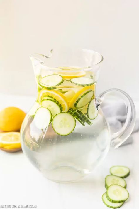 Learn how to make this super easy Cucumber Lemon Water recipe with just 3 ingredients. This refreshing drink is easy to make and perfect for the Spring and Summertime.  Plus there are a ton of healthy benefits too! #eatingonadime #drinkrecipes #waterrecipes #cucumberrecipes #lemonrecipes Flat Tummy Water Recipes, Flat Tummy Water, Cucumber Detox Water, Cucumber Water, Green World, Flat Belly Diet, Lemon Ginger, Summer Water, Filtered Water