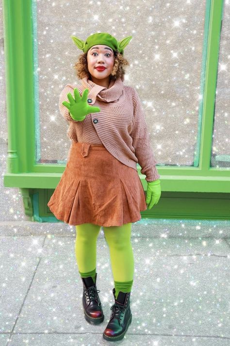 Star Wars Dress Up Diy, Diy Yoda Costume Women, Funny Star Wars Costumes, Diy Women’s Star Wars Costume, Star Wars Costumes For Women Diy, C3po Costume Women, Star Wars Costumes For Women, Ewok Costume Diy, Star Wars Cosplay Women