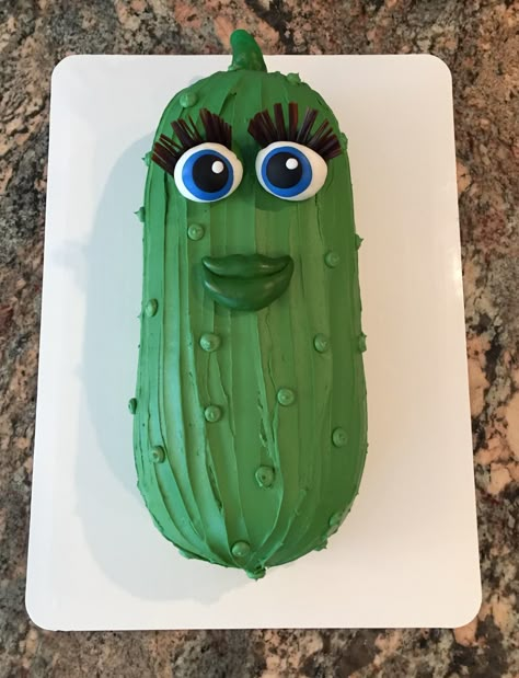 Pickle Cake, Mr Pickles, Nursing Cake, Funny Birthday Cakes, Bee Creative, Pretty Birthday Cakes, Cute Birthday Cakes, Birthday Cake Decorating, Cake Decorating Tips