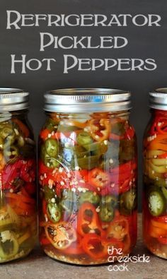 Pickles Peppers, Pickled Hot Peppers, Hot Pepper Recipes, Candied Jalapenos, Canning Pickles, Jar Recipes, Refrigerator Pickles, Vegetables Recipes, Fermented Vegetables