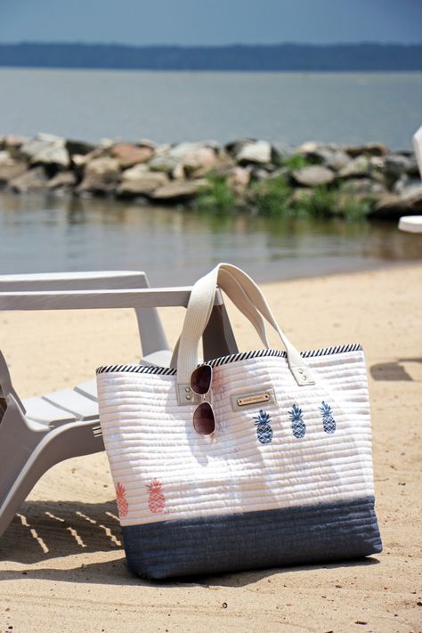 Free Pattern | Tote Bag | Beach Bag | Summer Time | Charleston Beach Bag by Amy Sinibaldi of Nana Company Beach Tote Bags Diy, Beach Bag Tutorials, Diy Beach Bag, Beach Bag Pattern, Bags Inspiration, Best Beach Bag, Large Beach Bags, Free Pdf Pattern, Diy Tote Bag