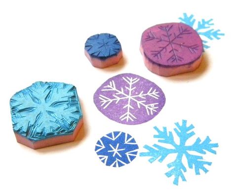 Potato Stamp, How To Make Snowflakes, Snowflake Template, Hand Carved Rubber, Snowflake Craft, Simple Snowflake, Hand Carved Stamps, Stamp Carving, Handmade Stamps