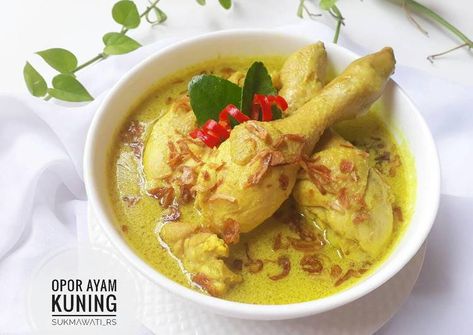 Indonesian Chicken, Opor Ayam, Masakan Malaysia, Coconut Milk Chicken, Berbuka Puasa, Coconut Milk Recipes, Magic Recipe, Culinary Recipes, Indonesian Food