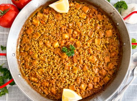 Spanish Garbanzo Beans with Eggs | Easy One-Pan Breakfast Recipe Garlic Flatbread Recipe, Spanish Seafood Paella, Garlic Flatbread, Asian Supermarket, Paella Recipe Seafood, Lemon Garlic Pasta, Seafood Rice, Spanish Olives, Seafood Paella